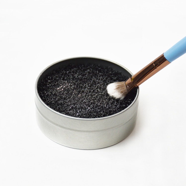 Brush Cleaning Sponge in Tin