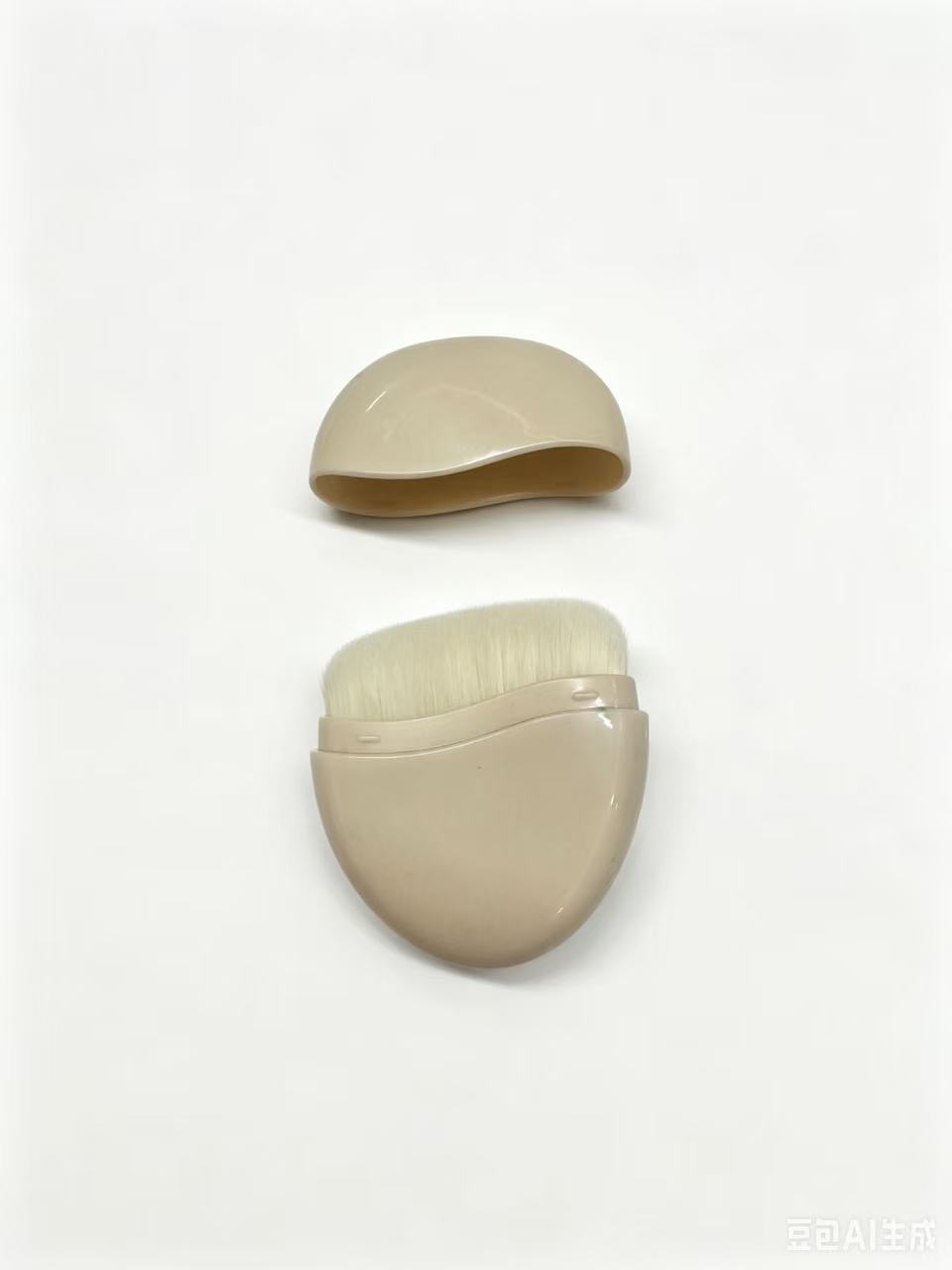 Travel Kabuki Brush with Beige Case